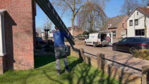 Schoorsteen onderhoud Cuijk ladder bus
